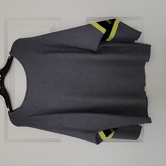 Sweater - Picture 2 of 4